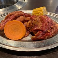 カルビとハラミ。大きくて肉厚