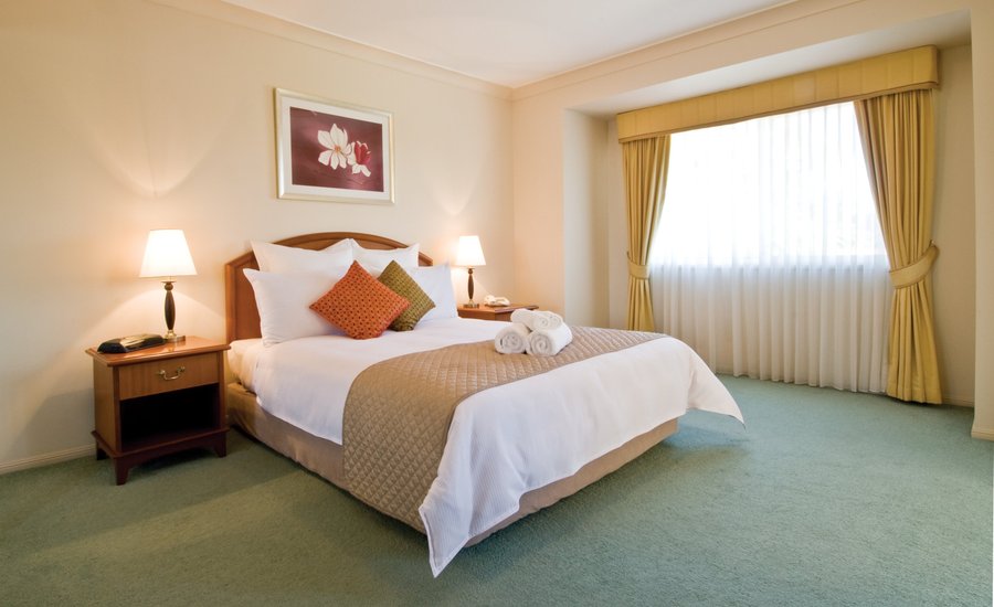 Main bedroom with queen size bed