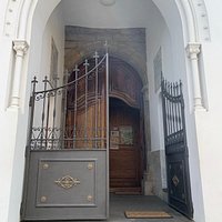 Une église toute blanche qui abrite de très belles choses, retables spectaculaires, peintures, sculptures, une voûte en bois typique. Elle parait très vivante. La religion semble présente dans le quotidien de nombreux paroissiens.
