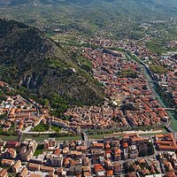 Sotto la collina la vecchia città....Al di là del fiume Liri si espande la città di SORA
