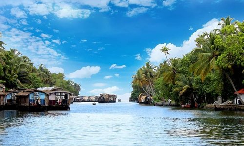 Takeup fresh air.. Keep aside all your tensions.. Take chance to experience kerala's authentic kettuvallam🛶  Embrace the beuty of water meets with sky especially when it is in coconut land  #keralakettuvallam #boatinginkerala #coconutlandholidays