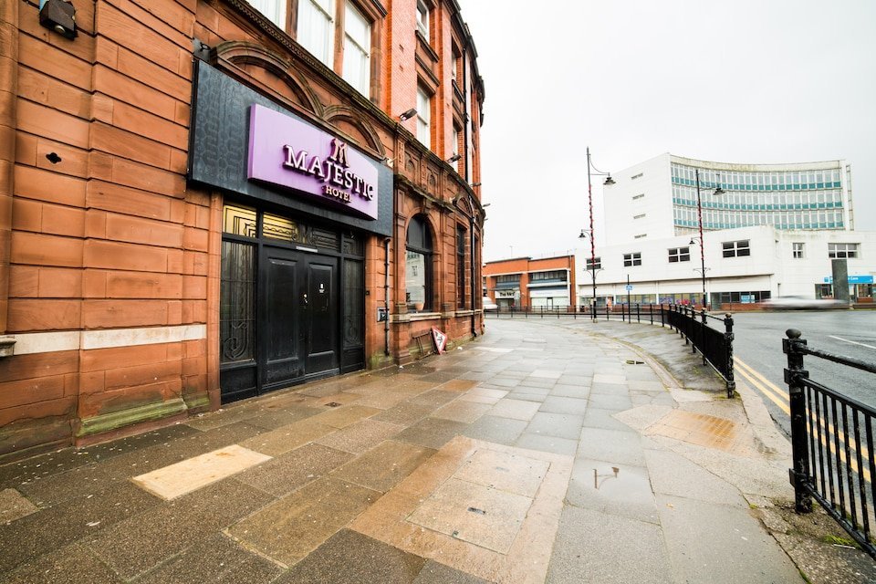 OYO HOTEL MAJESTIC Updated 2024 Prices Barrow in Furness