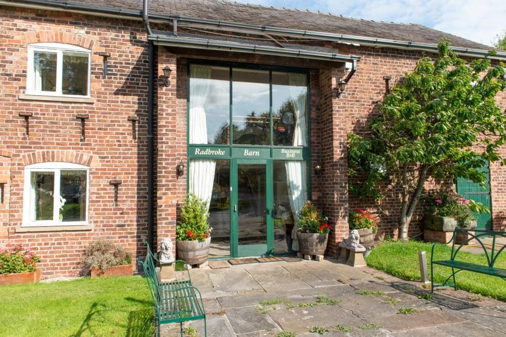 RADBROKE BARN - B&B Reviews (Knutsford, England)