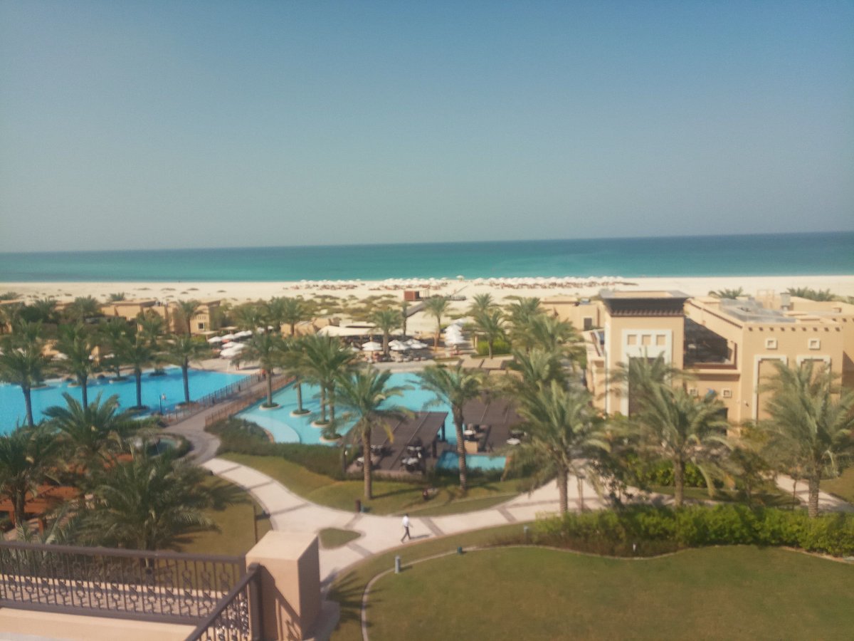 Ротана Саадият. Saadiyat Rotana Resort & Villas. Saadiyat Rotana Resort Villas 5 Абу-Даби. Saadiyat Rotana Resort детская комната.