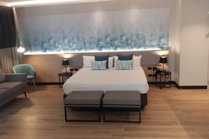 Room & Suite