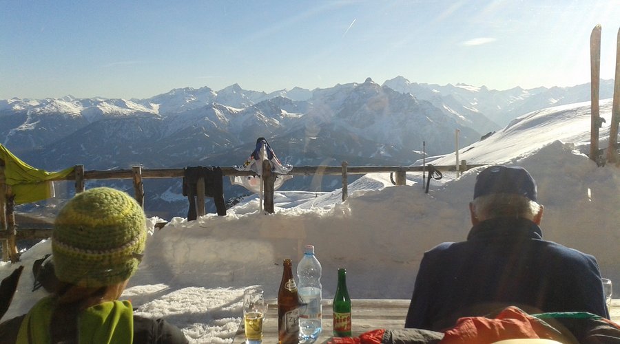 Gemütliche Skitour mit herrlichem Ausblick am Gipfel