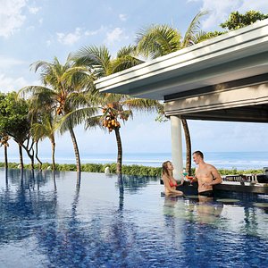 Sunken Bar at Infinity Pool for Adults only