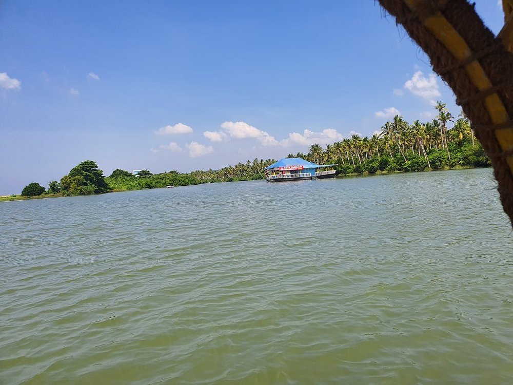 poovar backwater cruise photos