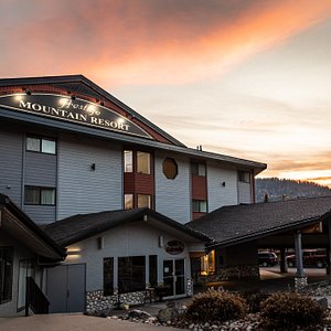 Prestige Mountain Resort Rossland in Rossland, image may contain: Neighborhood, Hotel, Villa, Shelter
