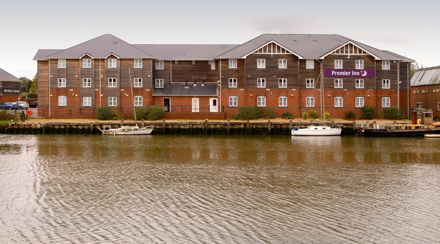Premier Inn Isle Of Wight (Newport) hotel exterior