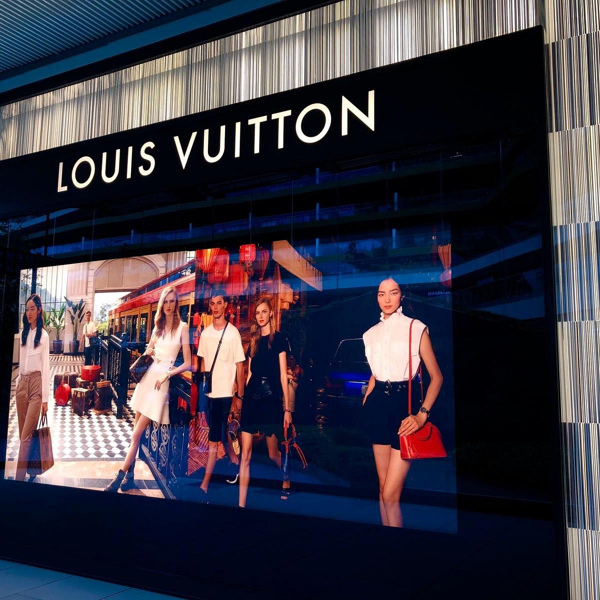 Louis Vuitton - Downtown Troy - 5 tips