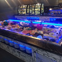 Nouveau buffet à volonté à VILLENEUVE D’ASCQ en face de hypermarché CORA Les entrée salades les sushi et makis les poissons formages... tous à volonté Et plus les pizzas aussi