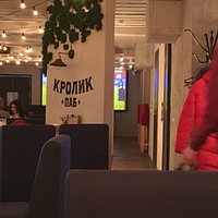 Один из двух залов ресторана. В этом потише, в другом погромче, видимо из-за детской зоны. Но разницы я не почувствовал. И там, и здесь довольно спокойно.
