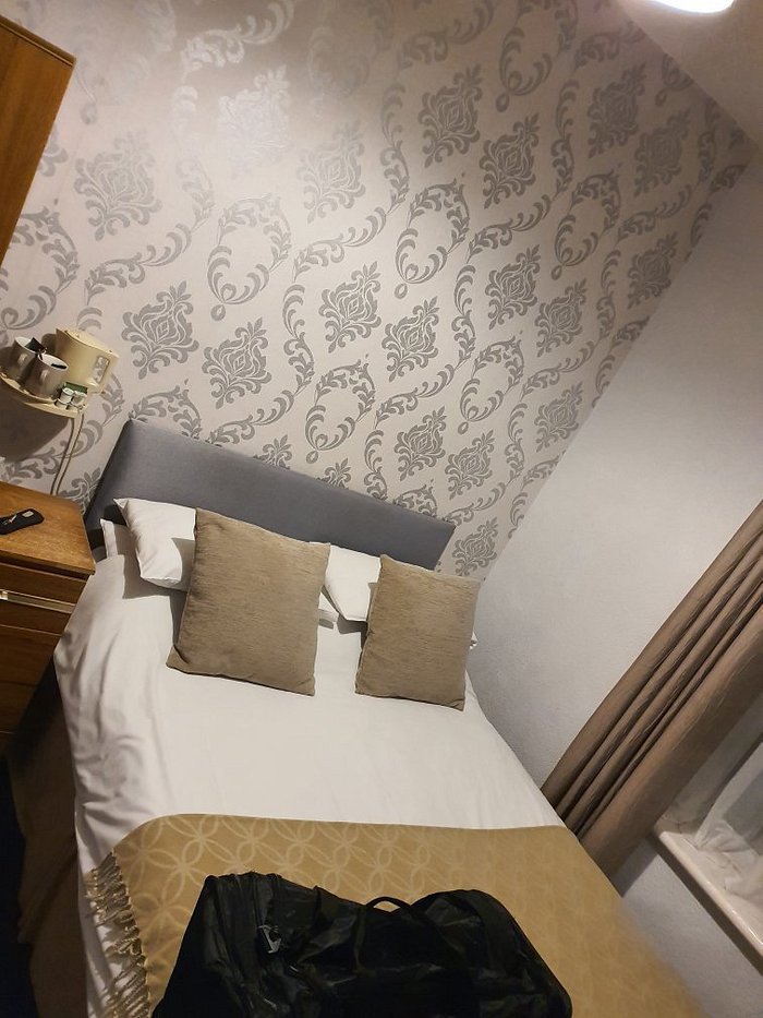 THORNCLIFFE HOTEL - Inn Reviews (Blackpool, England)
