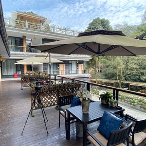 Harmonious, peaceful, incredibly attentive customer service, and a place to feel the sacred magic of the Chinese mountain region! Seven Sparrows is an absolute must-patronize B&B if you come to this part of China! You will NOT be disappointed!