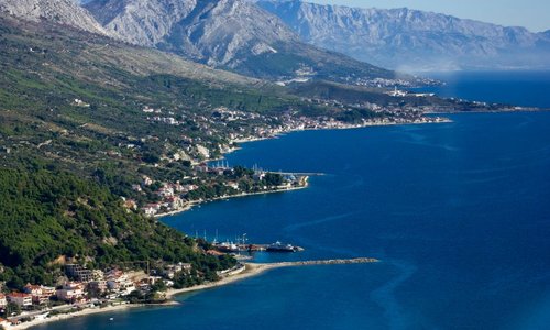 So close to the city rush, and yet offers a completely different experience. How do you like Podstrana from the air?