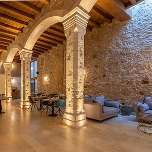 The magnificent venetian hall in Casa dei Delfini