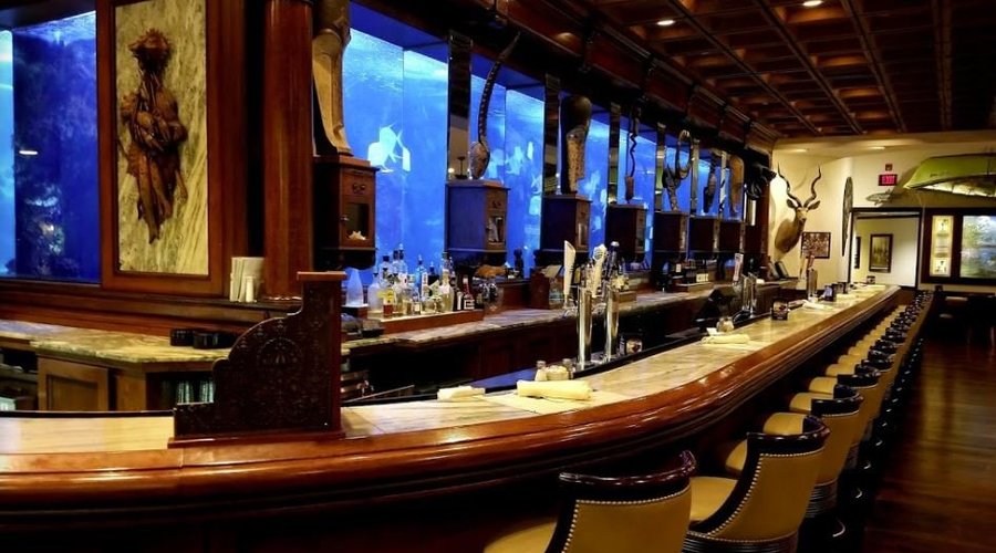 Hemingways Blue Water Cafe
