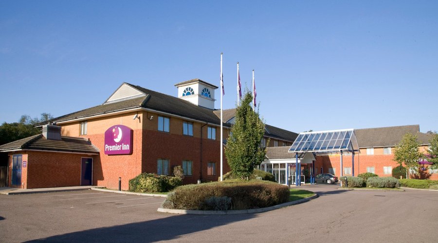 Luton South (M1, J9) exterior 