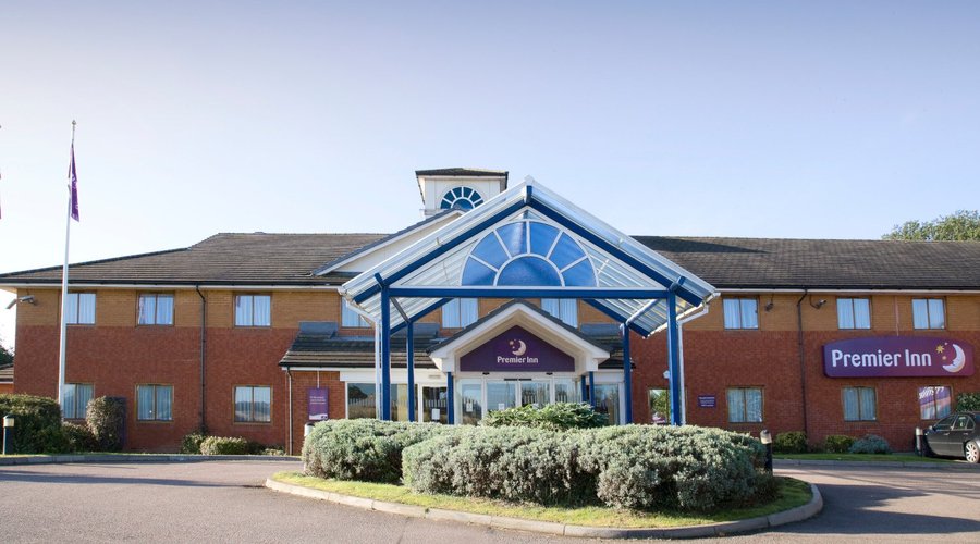Luton South (M1, J9) exterior 