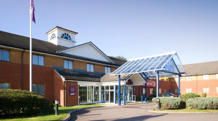 Luton South (M1, J9) exterior 