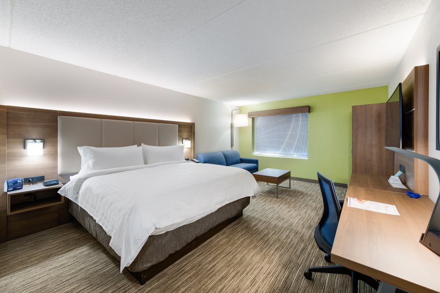 Holiday Inn Express Naperville - UPDATED 2021 Prices, Reviews & Photos ...