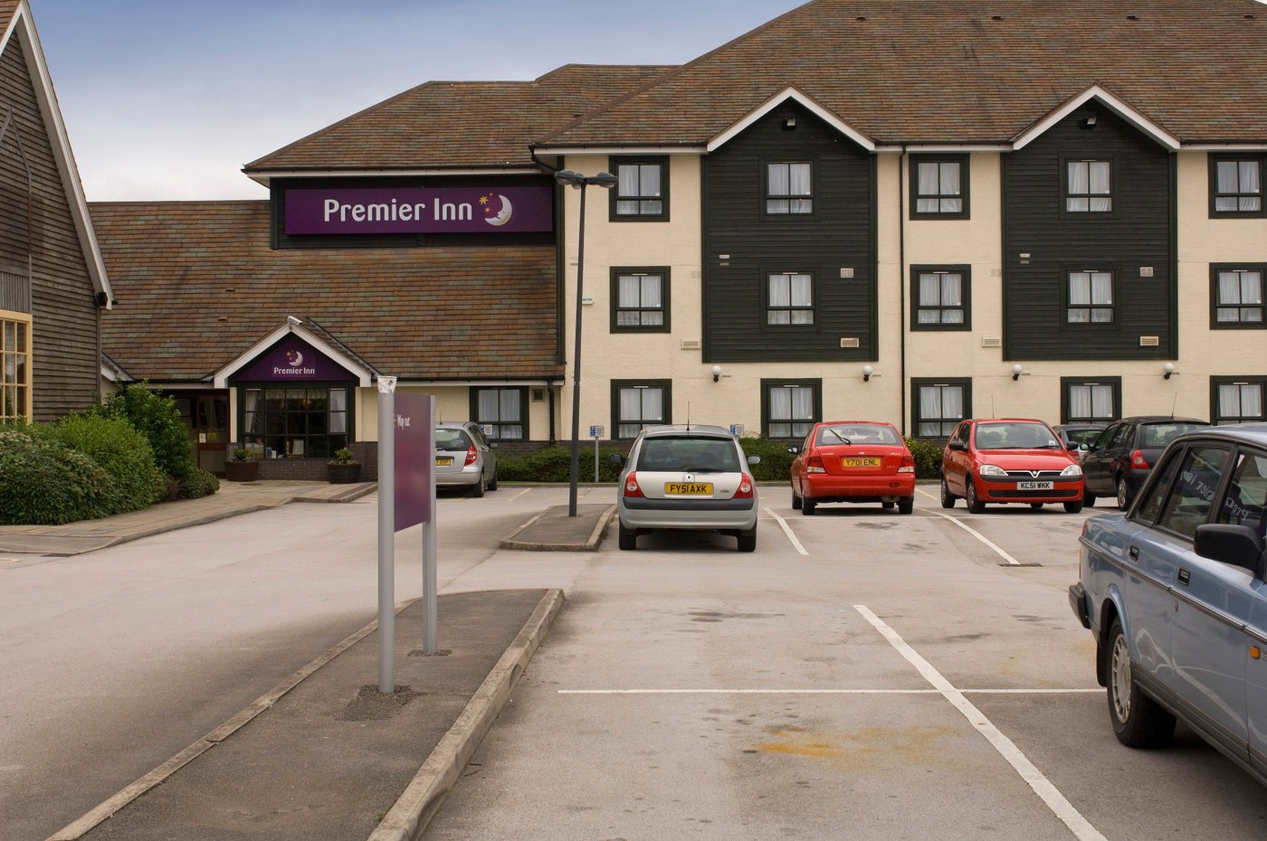 PREMIER INN DONCASTER (LAKESIDE) HOTEL - Updated 2024 Reviews, Photos ...