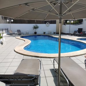 Piscina y Solarium -Swimming Pool & Solarium