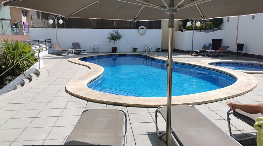 Piscina y Solarium -Swimming Pool & Solarium