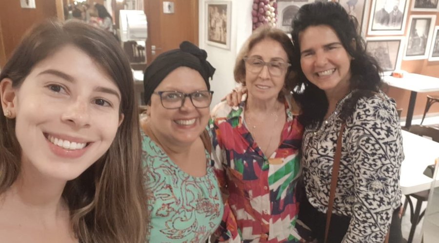 nós junto a dona 