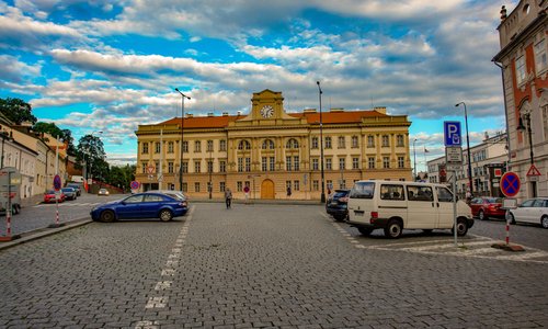 Квест-экскурсия: Малая Страна. Тайна Мальтийского ордена
 Попробуйте разгадать главную тайну Мальтийского ордена... 
 Вас ждут настоящие приключения!
 https://www.questintour.com/ru/product/malaja_strana/
