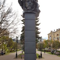 Тверь. Бюст-памятник А.С.Пушкину на Театральной площади (19 октября 2019 года)