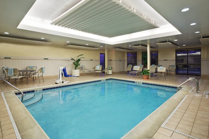 Courtyard Chicago St. Charles Pool: Pictures & Reviews - Tripadvisor