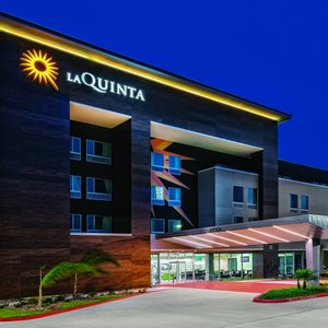 La Quinta Inn & Suites by Wyndham Orlando - IDrive Theme Parks in Orlando