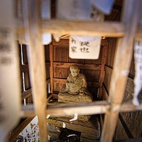長福寺:出島の椎の脇にある石仏