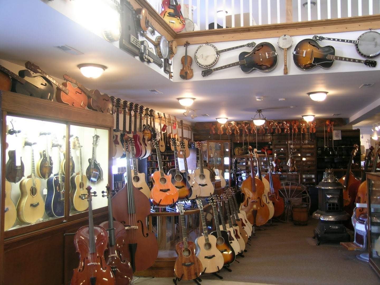 Guitar on sale center outlet