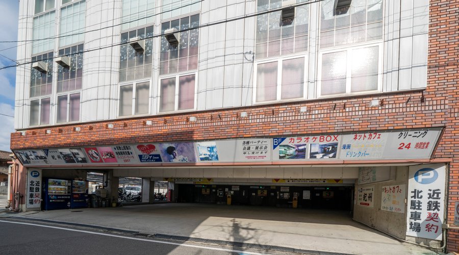 【駐車場のエントランス】