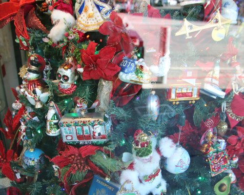 Grinch Tree Centerpiece Workshop - Second Nature at Reads Creek