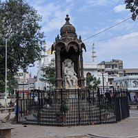 Sir Chinubhai Madhowlal Ranchhodlal Statue