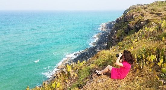 Mrs Yen, cliffside