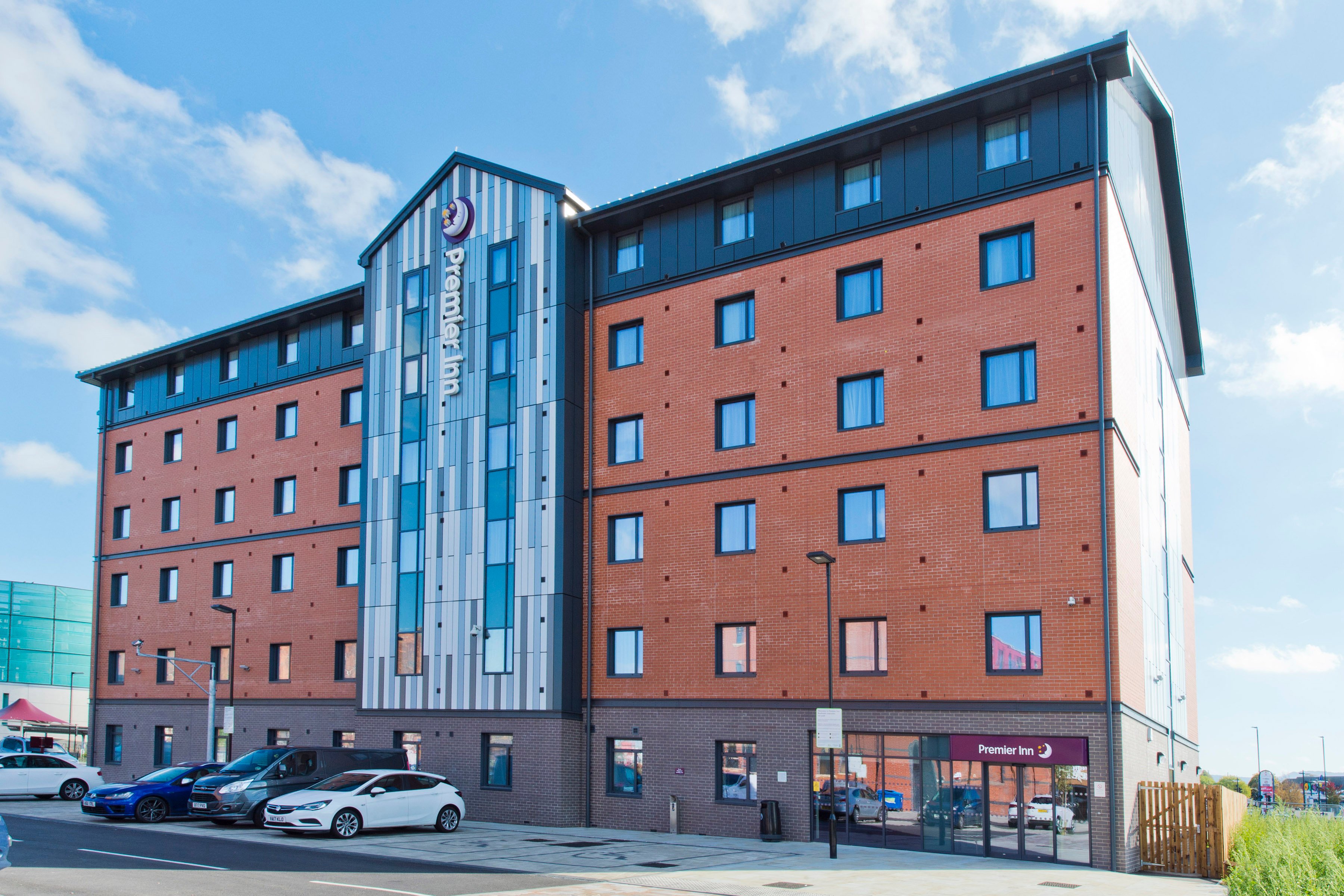 Premier Inn Gloucester (Quayside) Hotel - UPDATED Prices, Reviews ...