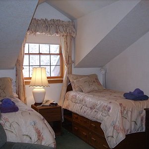 Private room with two twin beds