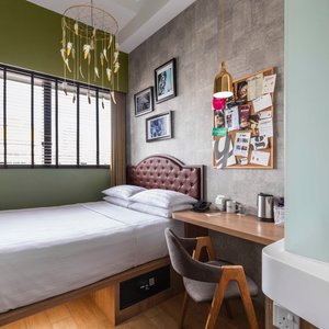 Good Room - Queen-bedded