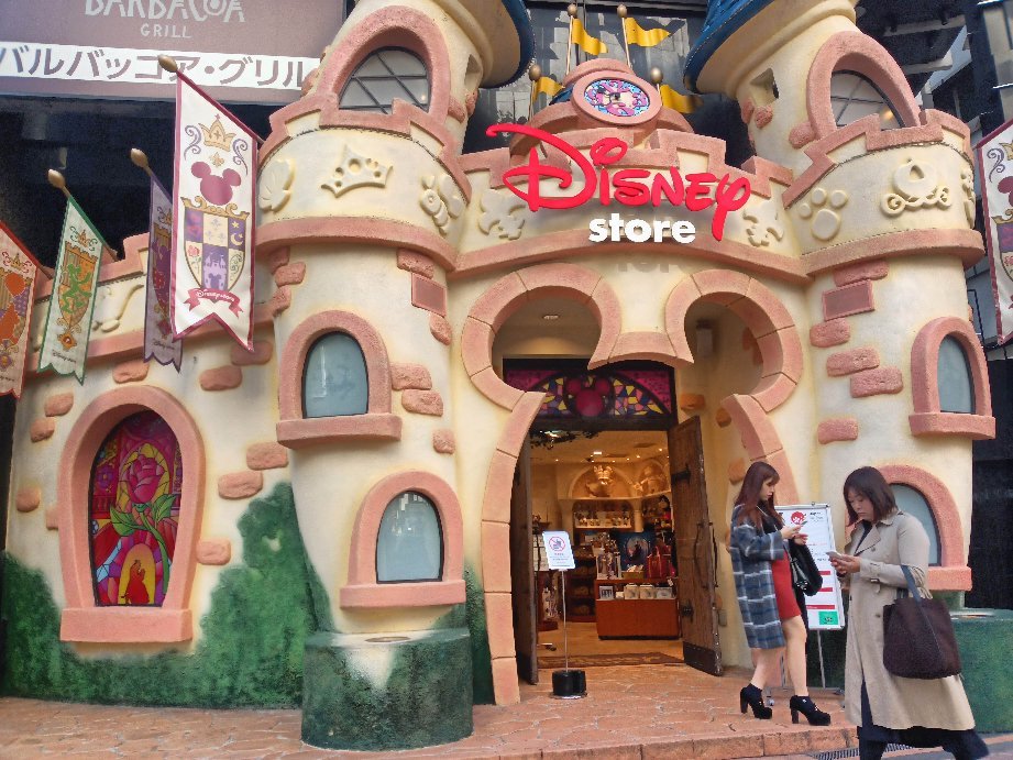 11月22日（火）＜ディズニーストア 渋谷公園通り店 30周年記念