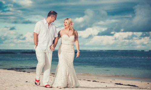 The best photographer in Mauritius at Dmanclicks.om brings innovative thoughts in making your wedding album a treasure of memories. Hire the best, visit https://dmanclicks.com/ to check out the packages.