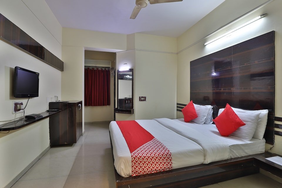 COLLECTION O 46718 HOTEL DEV PALACE - Lodge Reviews (Ahmedabad, India)