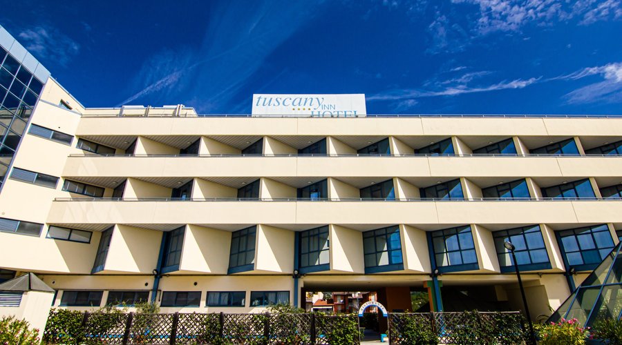 Esterno dell'Hotel visto dal nostro parcheggio gratuito