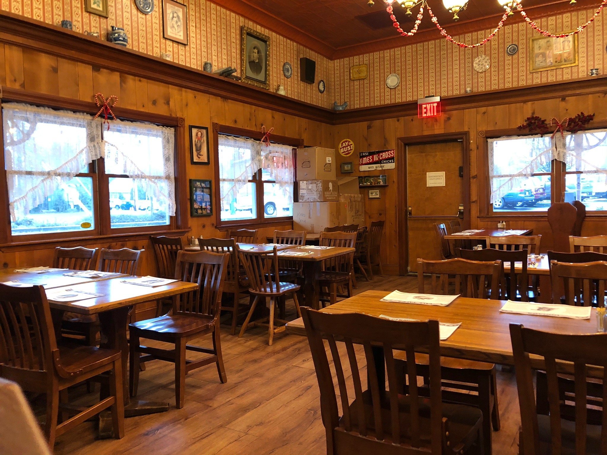 TOLLGATE INN, Sandy - Updated 2024 Restaurant Reviews, Photos & Phone ...