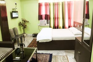 Hotel Tara Tower in Jhumri Telaiya