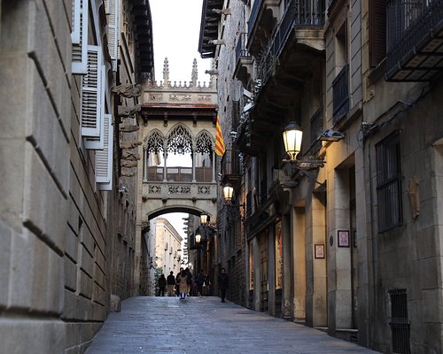 A Walk Down the Passeig de Gràcia: Everything to See and Do